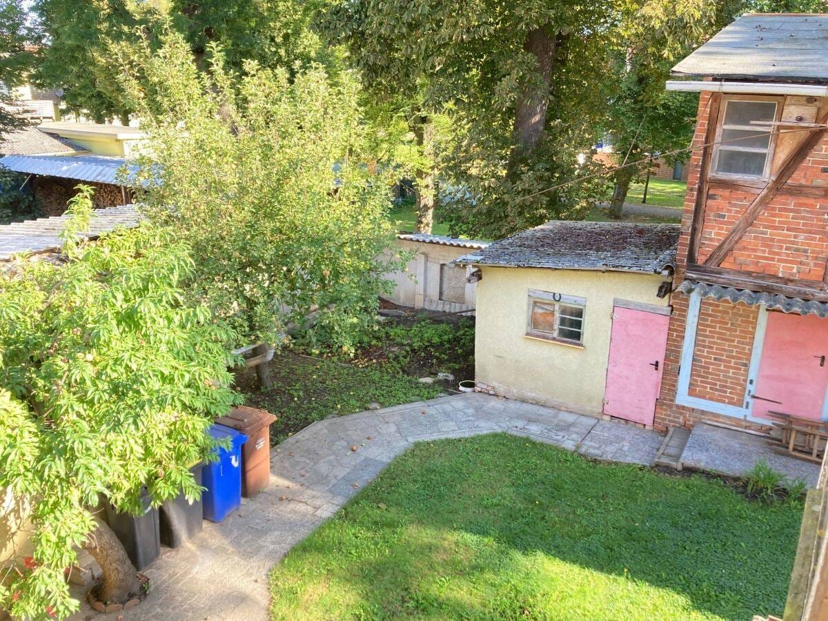 Immobilie in Malchin - Zentral: Stadthaus mit verschiedenen Nutzungsmöglichkeiten - Zufahrt - Nebengebäude.... - Bild 4