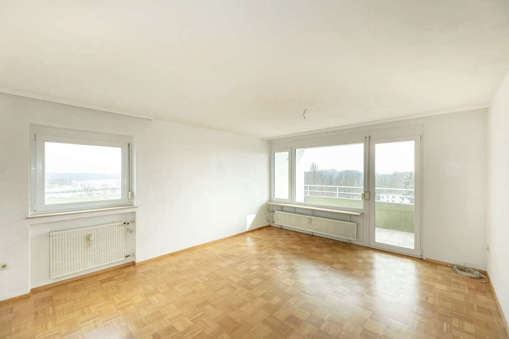 Immobilie in Elchingen - Helle und sonnige 3-Zimmer-Wohnung
im 7. Stock mit 2 Balkonen - Bild 2