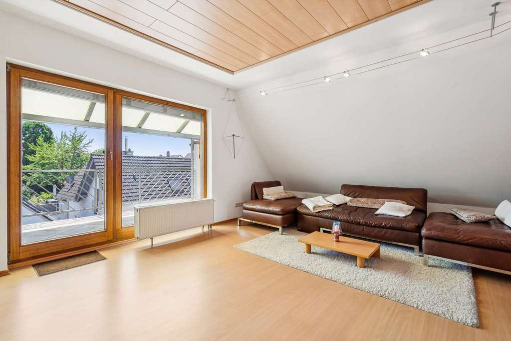 Immobilie in Laudenbach - Charmante Dachgeschosswohnung mit überdachtem Südbalkon und traumhafter Aussicht in Laudenbach - Bild 0