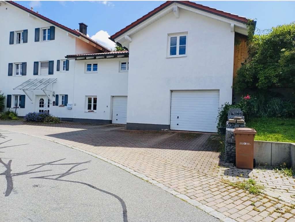 Immobilie in Bischofsmais - Gepflegtes Doppelhaushälfte mit 6 Zimmern in Bischofsmais - Bild 2