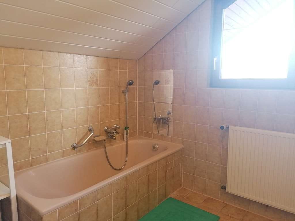 Immobilie in Reutlingen - Lichtdurchflutete 2‑Zimmer‑Dachgeschosswohnung mit Balkon & Stellplatz in stadtnaher Lage - Bild 4