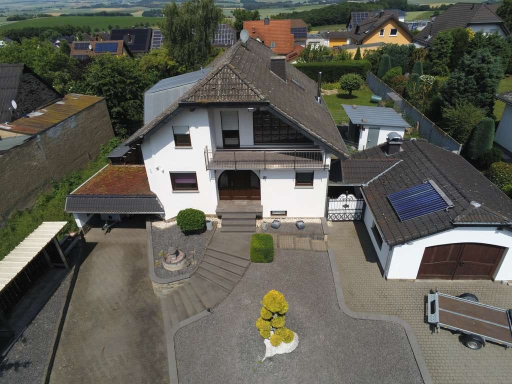 Immobilie in Kalt - Ihr neues Zuhause: Gepflegtes Einfamilienhaus mit Charme, Garage, Carport & Gartenkamin! - Bild 0