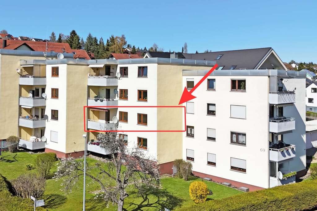 Immobilie in Bitz - Modernisiert und bezugsfertig - gepflegte 3-Zimmer-Wohnung mit Balkon und Garage - Bild 1