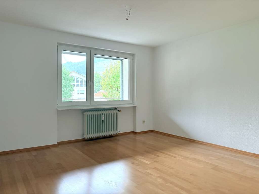 Immobilie in Buchenbach - Leerstehende 2-Zimmer-Wohnung mit großem Balkon und Stellplatz im Freien - Bild 3