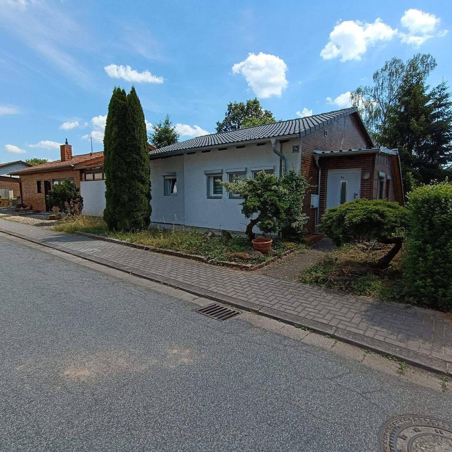 Immobilie in Heusweiler - 2 Häuser mit 3 Garagen und Garten zu 1 Preis in 66265 Heusweiler, Ortsteil Lummerschied, zu verkaufen - Bild 0