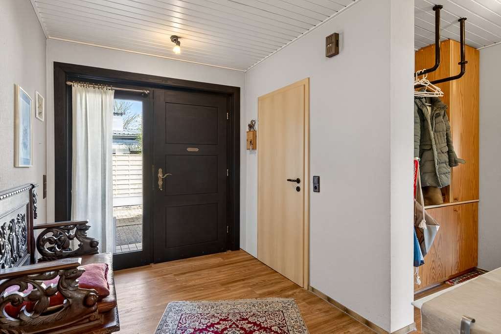 Immobilie in Jerrishoe - Wohnen auf einer Ebene – gepflegter Bungalow mit Wintergarten und großem Garten in Jerrishoe - Bild 2