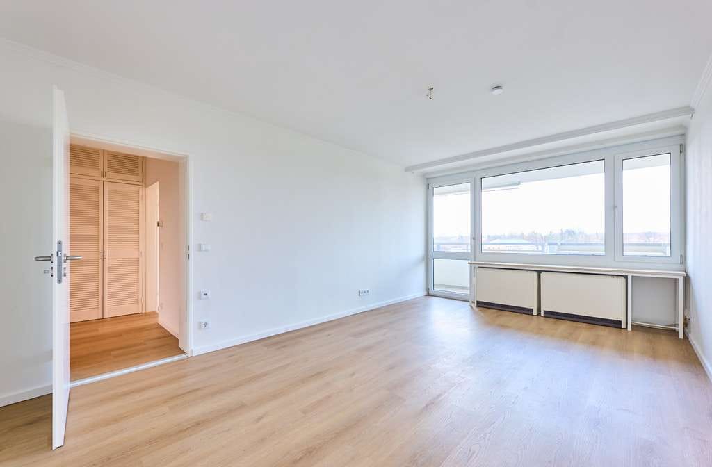 Immobilie in Planegg - Modernisierte 3-Zimmer-Wohnung mit separatem WC und Einbauküche - Bild 1