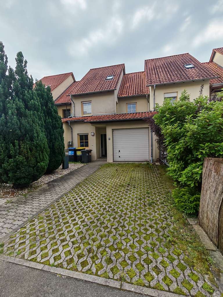 Immobilie in Cottbus - Chóśebuz - Reihenhaus in ruhiger Lage Bj. 1994 mit kl. Garten und Garage in Cottbus-Sielow zu verkaufen! - Bild 0