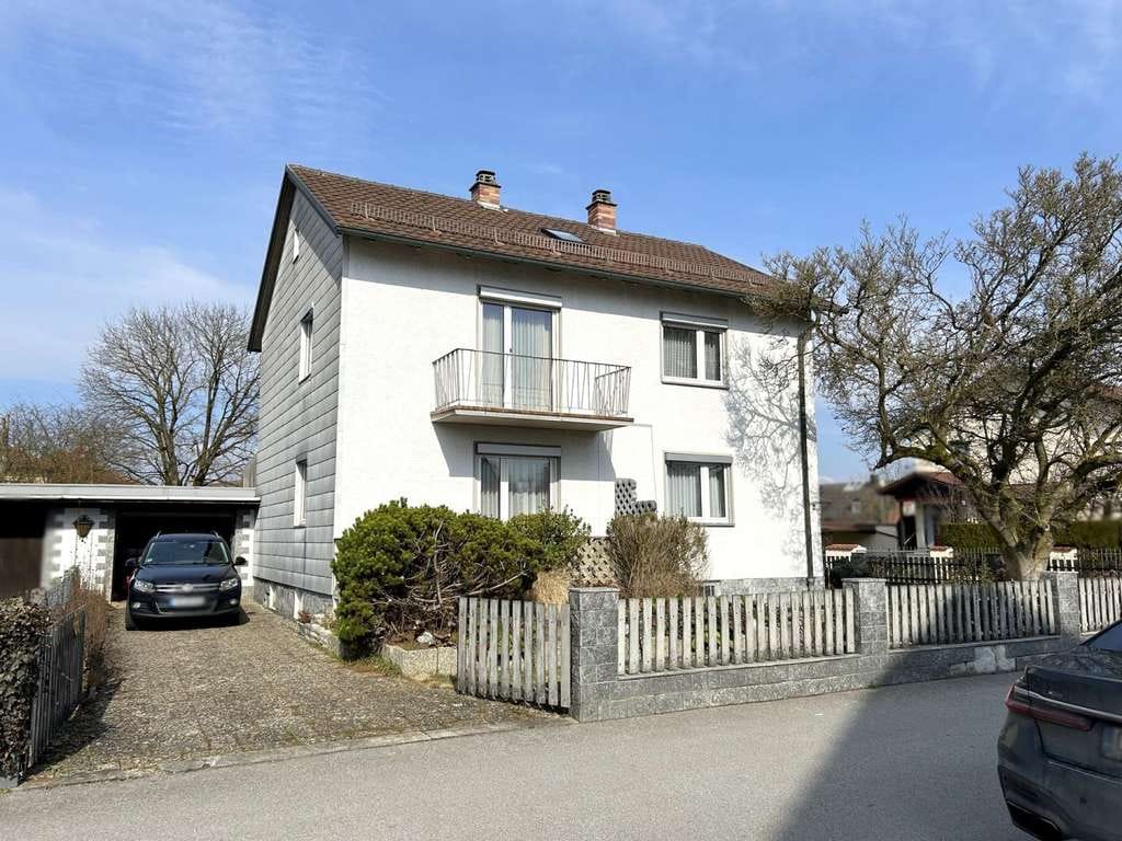 Immobilie in Plattling - Einfamilienhaus mit ca. 687 m² Grundstück u. viel Gestaltungspotenzial in ruhiger Lage von Plattling - Bild 0