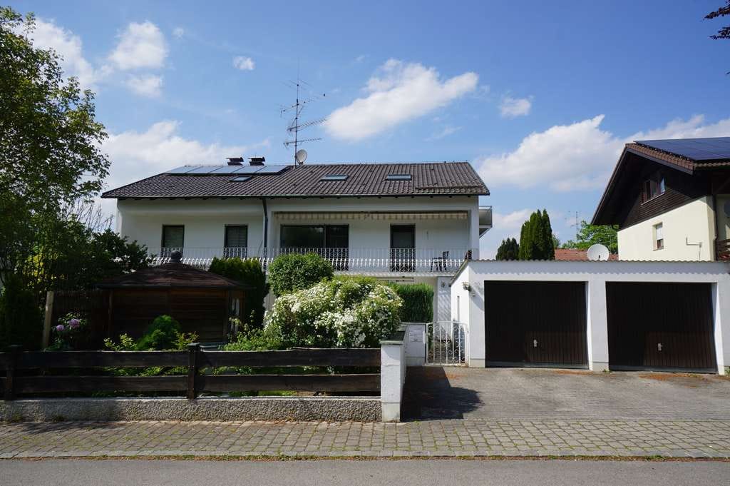 Immobilie in Gilching - DHH als 3-Familienhaus, grüne und ruhige Lage in Gilching- Geisenbrunn, Besichtigung n. Vereinbg. - Bild 0