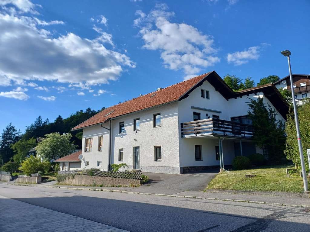 Immobilie in Spiegelau - Gepflegte Doppelhaushälfte mit Garage und Obstgarten - Bild 0