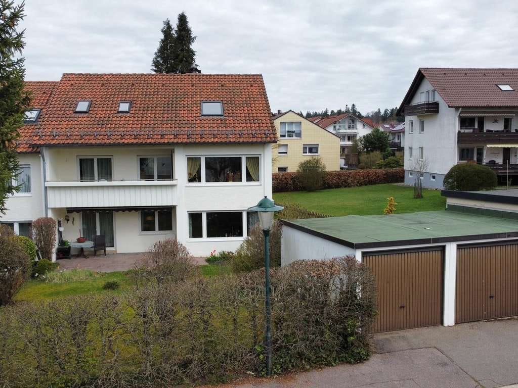 Immobilie in Freudenstadt - Attraktives Reihenendhaus in familienfreundlicher Lage mit 2 Wohneinheiten plus Dachgeschoss - Bild 0