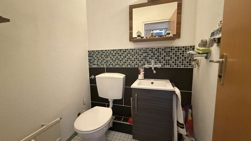 Immobilie in Bernau im Schwarzwald - Modernisierte 3,5-Zimmer-Dachgeschosswohnung mit toller Balkonsicht & Garage in Bernau! - Bild 4
