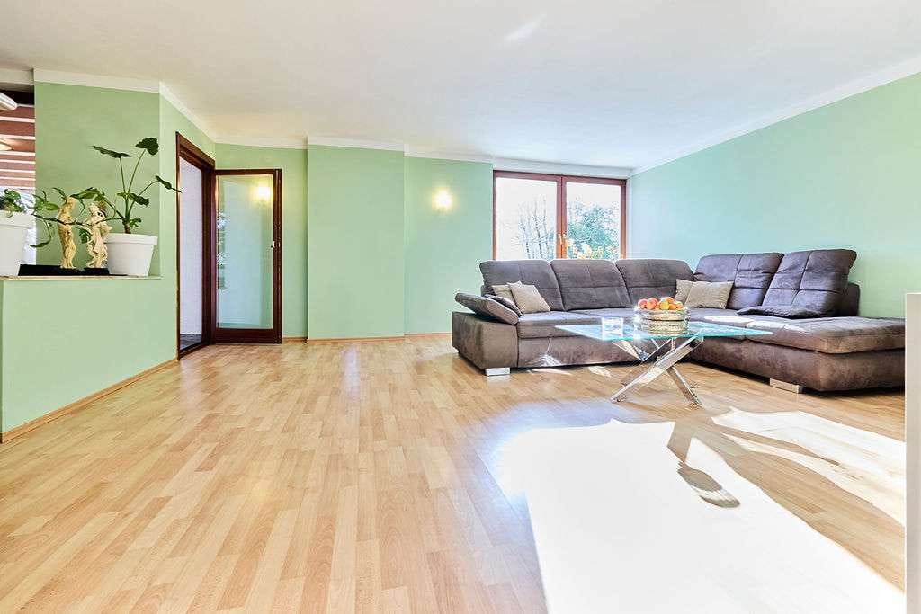 Immobilie in Windach - Ihr neues Zuhause: Stilvolle Erdgeschosswohnung mit viel Platz und Wohlfühlambiente - Bild 3