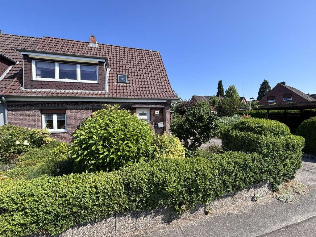 Immobilie in Nortorf - Modernisierte DHH mit neuem Dach, Wintergarten, Terrasse, Wallbox & Koi-Teich (Römbke Immobilien KG) - Bild 1