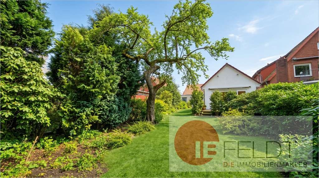 Immobilie in Otterndorf - Nordsee-Kleinod in der Altstadt für Urlaub oder Wohnen: Haushälfte mit Anbau, Terrasse & Gartenidyll - Bild 1