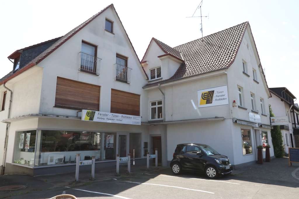 Immobilie in Ruppichteroth - Haus 1928, Wohnung 133qm + 80qm saniertes Ladenlokal + 80qm Keller , Garten,Top Lage, provisionsfrei - Bild 2