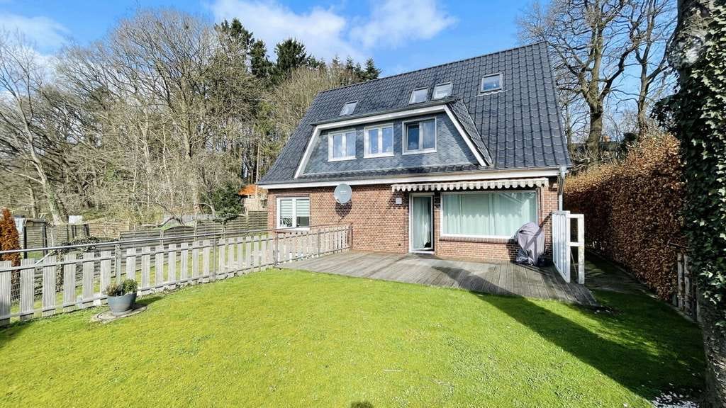 Immobilie in Bad Bramstedt - Kapitalanlage mit zwei Wohneinheiten in zentraler Lage von Bad Bramstedt - aufwändig saniert - Bild 1