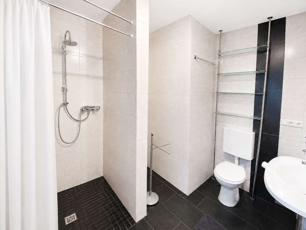 Immobilie in Langlingen - Großzügiges Zweifamilienhaus mit parkähnlichem Grundstück, Poolbereich und Sauna - Bild 4