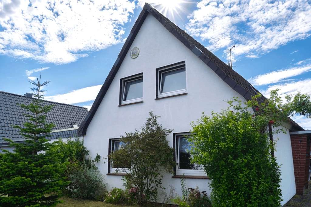 Immobilie in Celle - Haus mit Wegerecht sucht Handwerker die sich verwirklichen möchten. - Bild 2