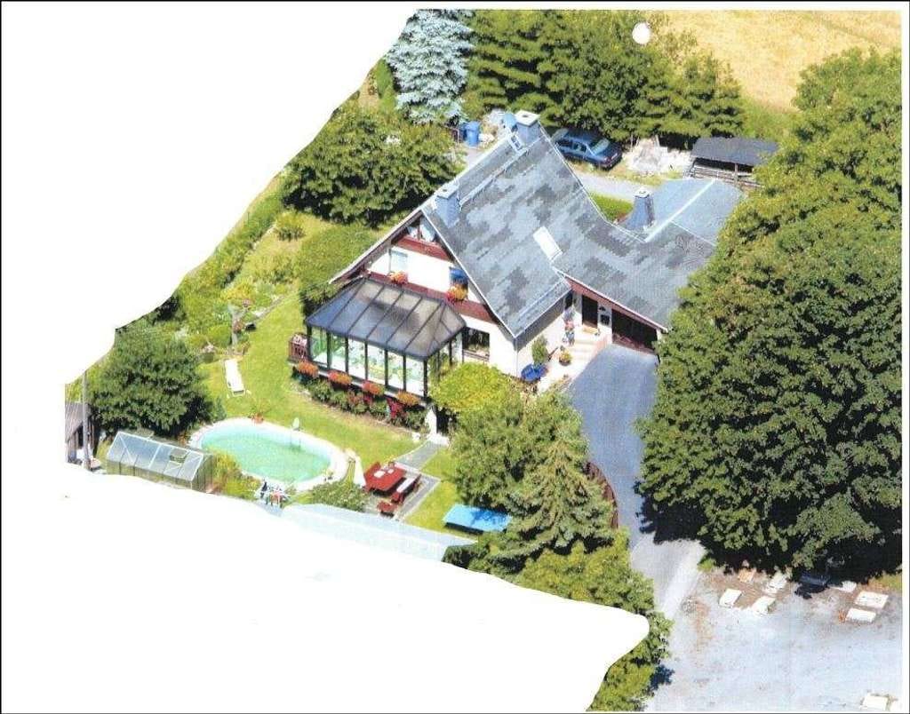 Immobilie in Saalburg-Ebersdorf - Schönes Einfamilienhaus mit Wintergarten, Salzwasserpool, Blockheizkraftwerk usw. - Bild 0