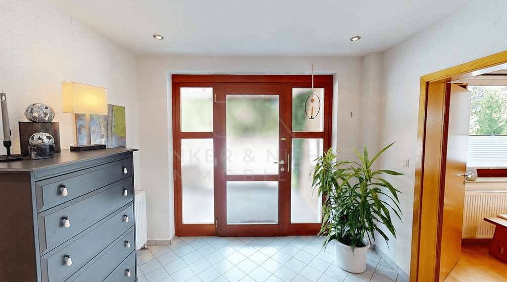Immobilie in Leopoldshöhe - Familienparadies in Leopoldshöhe – Einfamilienhaus mit Dachterrasse & Traumgarten - Bild 1