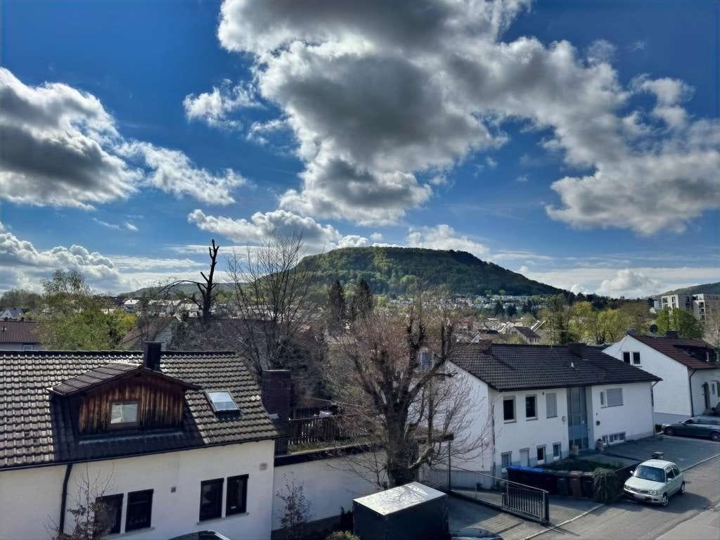 Immobilie in Pfullingen - Generationen-Wohnen: viel Platz, großer Garten, schöne Aussicht! - Bild 3