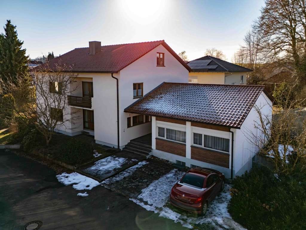 Immobilie in Bad Wurzach - Bad Wurzach - Familiendomizil mit zusätzlichem Bauplatz! 
Ein- bis ZFH in ruhiger zentrumsnaher Lag - Bild 1