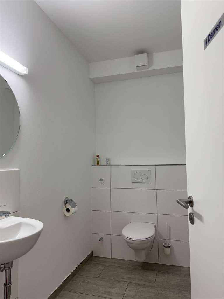 Immobilie in Rottenburg am Neckar - Investitionschance: Flexible Büroflächen mit Potenzial für 2-3 Wohnungen! - Bild 3