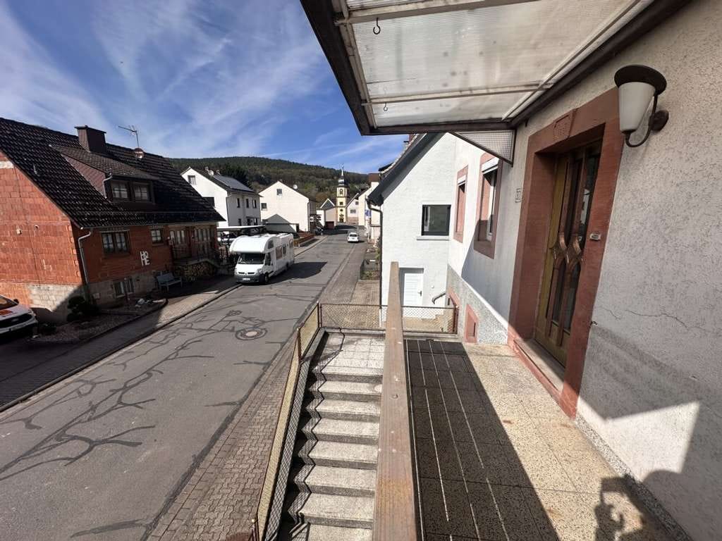 Immobilie in Eschau - Erschwingliches Einfamilienhaus mit Garten ... ideal für Handwerker! - Bild 2