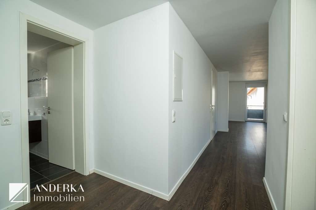 Immobilie in Burgau - Wohnen mit Platz & Komfort. 4-Zimmer-Wohnung mit Balkon & Stellplatz in Burgau zu verkaufen! - Bild 2