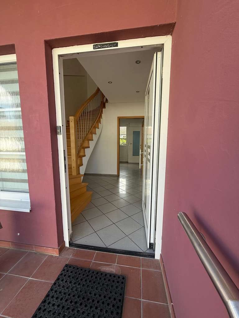 Immobilie in Eichendorf - Großzügiges Zweifamilienhaus mit PV-Anlage und 3 Garagen  - Bild 4