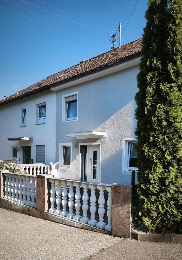 Immobilie in Dasing - Provisionsfrei! Energieeffiziente und gepflegte DHH inkl. Sauna, Kamin, Bodenheizung - Bild 1