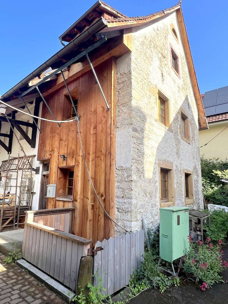 Immobilie in Efringen-Kirchen - Einzigartiges Wohnjuwel über drei Ebenen - Bild 1