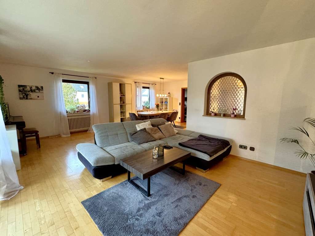 Immobilie in Rammingen - Familienfreundliche Doppelhaushälfte in Rammingen mit großzügigem Garten, Garage und Stellplatz! - Bild 4