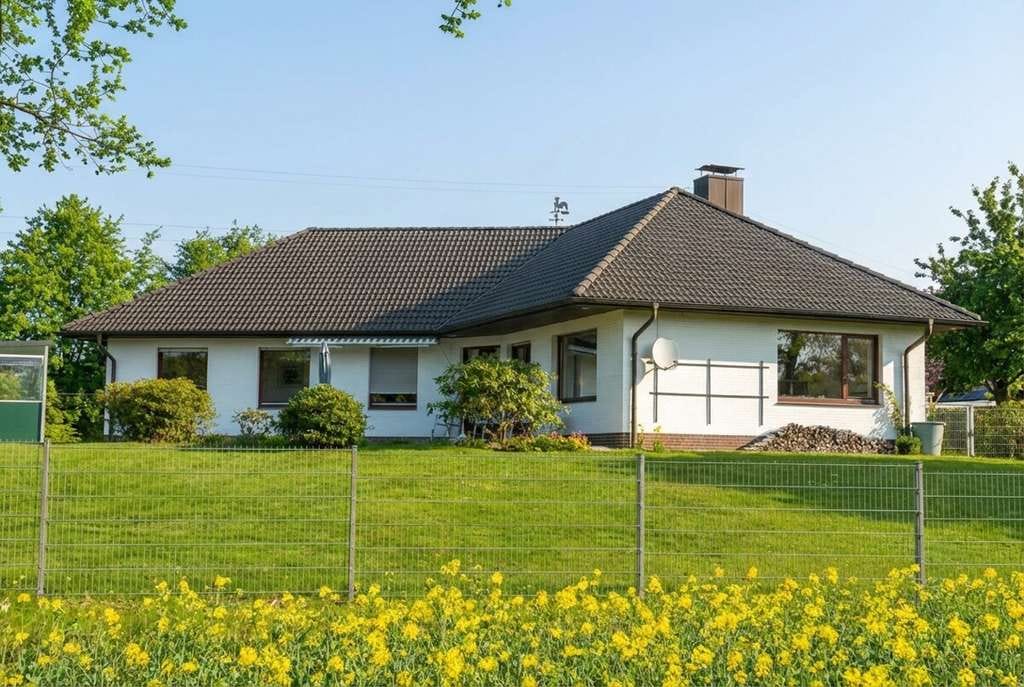 Immobilie in Kisdorf - Walmdachbungalow mit großem Grundstück in Feldrandlage von Kisdorf (Kisdorferwohld) - Bild 2