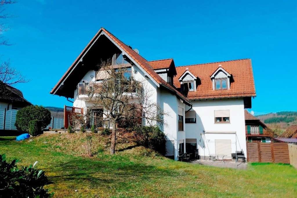 Immobilie in Ehringshausen - Gepflegtes Dreifamilienhaus - komplett vermietet - Bild 0