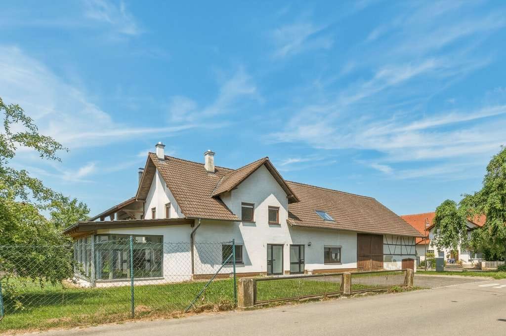 Immobilie in Altenstadt - 2-Familienhaus inkl. abgeschlossener Wohneinheit, Scheune & über 1.300 m² Grundstück - Bild 0