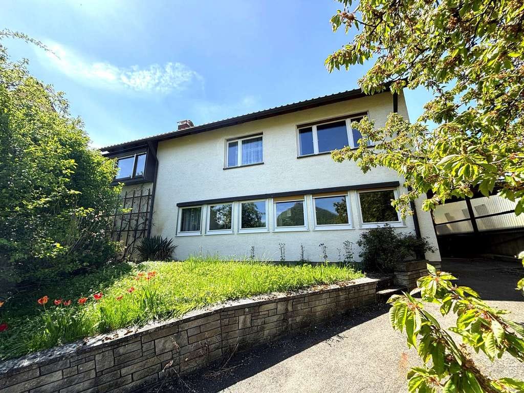 Immobilie in Neuffen - Einfamilienhaus mit zwei Flurstücken - Bild 1