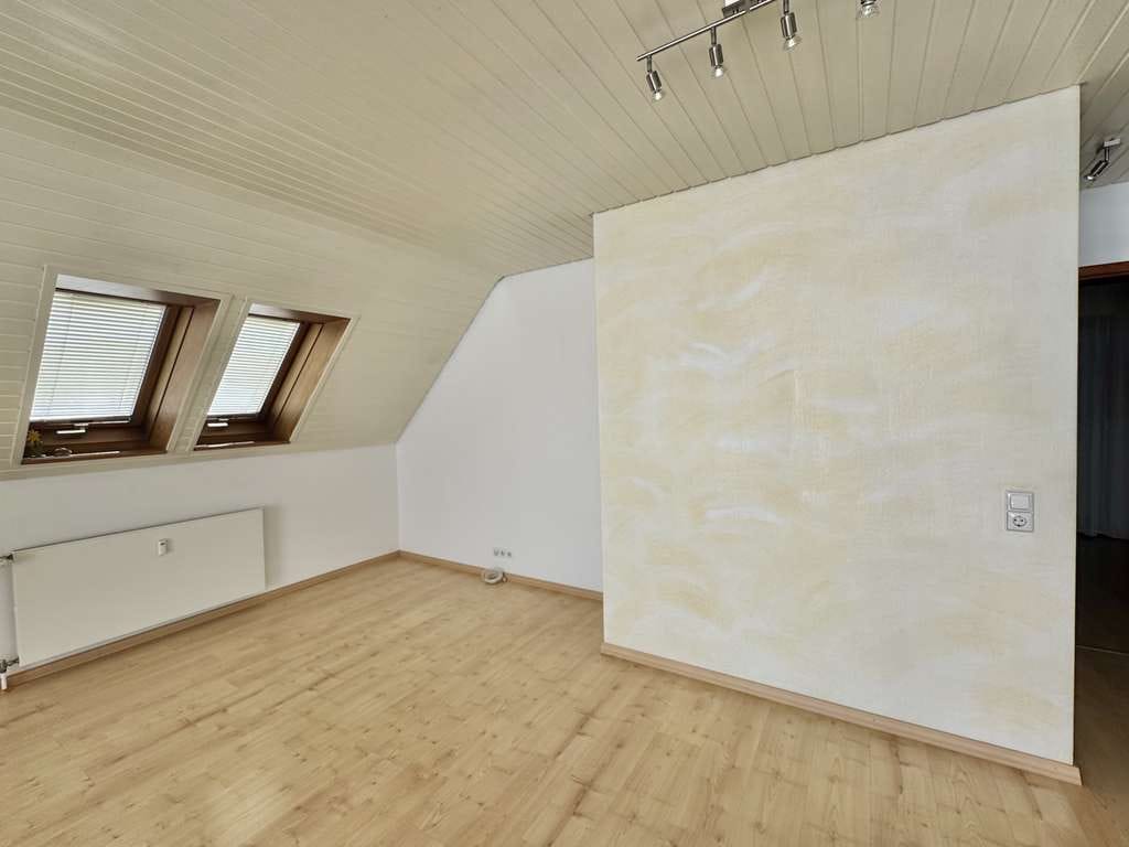 Immobilie in Gerlingen - Licht, Luft & Lage - 3,5 Zimmer DG-Wohnung mit Südterrasse und Westbalkon im Herzen von Gerlingen -  - Bild 4