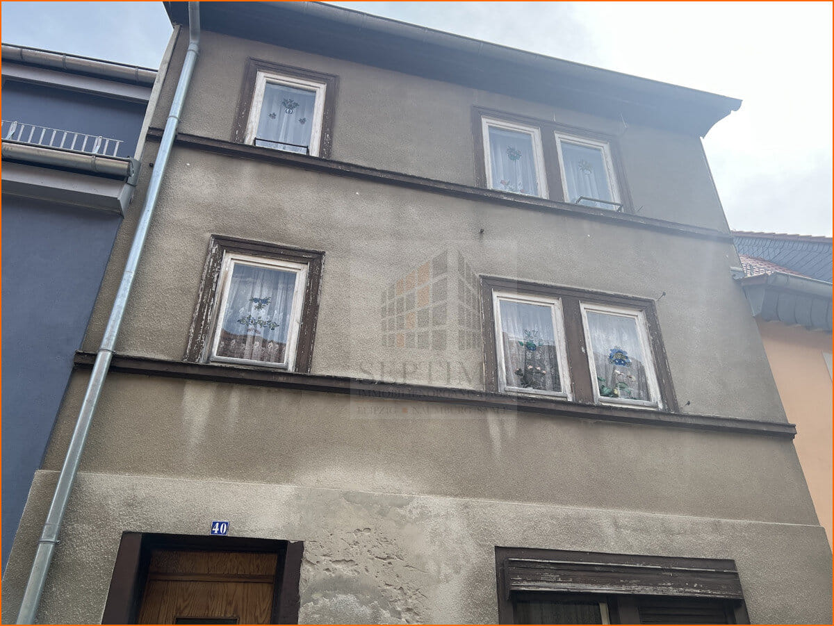 Immobilie in Naumburg (Saale) - Teilsaniertes Haus mit viel Potenzial nah am Dom zu verkaufen! - Bild 1
