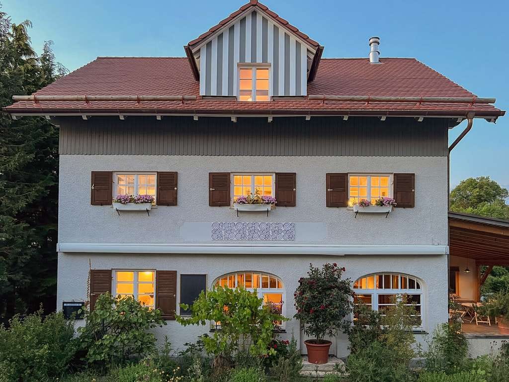 Immobilie in Utting am Ammersee - Historische Villa im neuen Glanz – Zwei Einheiten, eine besondere Gelegenheit - Bild 1