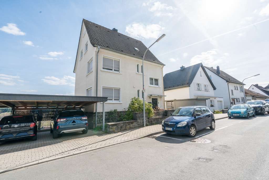 Immobilie in Werdohl - Raumwunder mit Balkon & großem Grundstück – EFH mit 3 Ebenen + viel Nutzfläche - Bild 0
