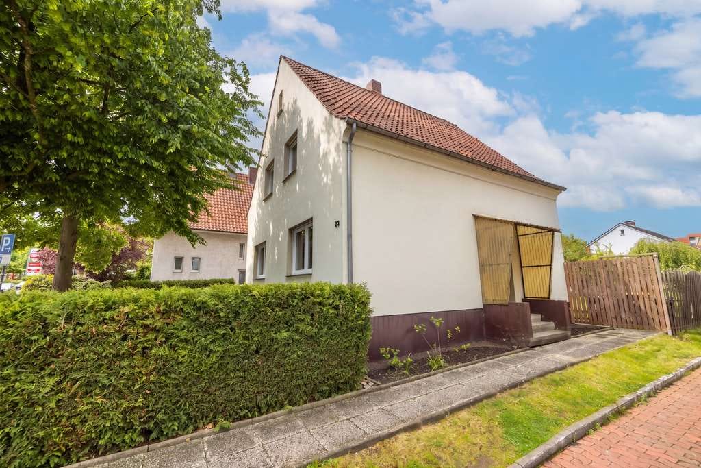 Immobilie in Lübbecke - Modernisiertes Einfamilienhaus mit großem Garten in Lübbecke - zentral gelegen - Bild 0