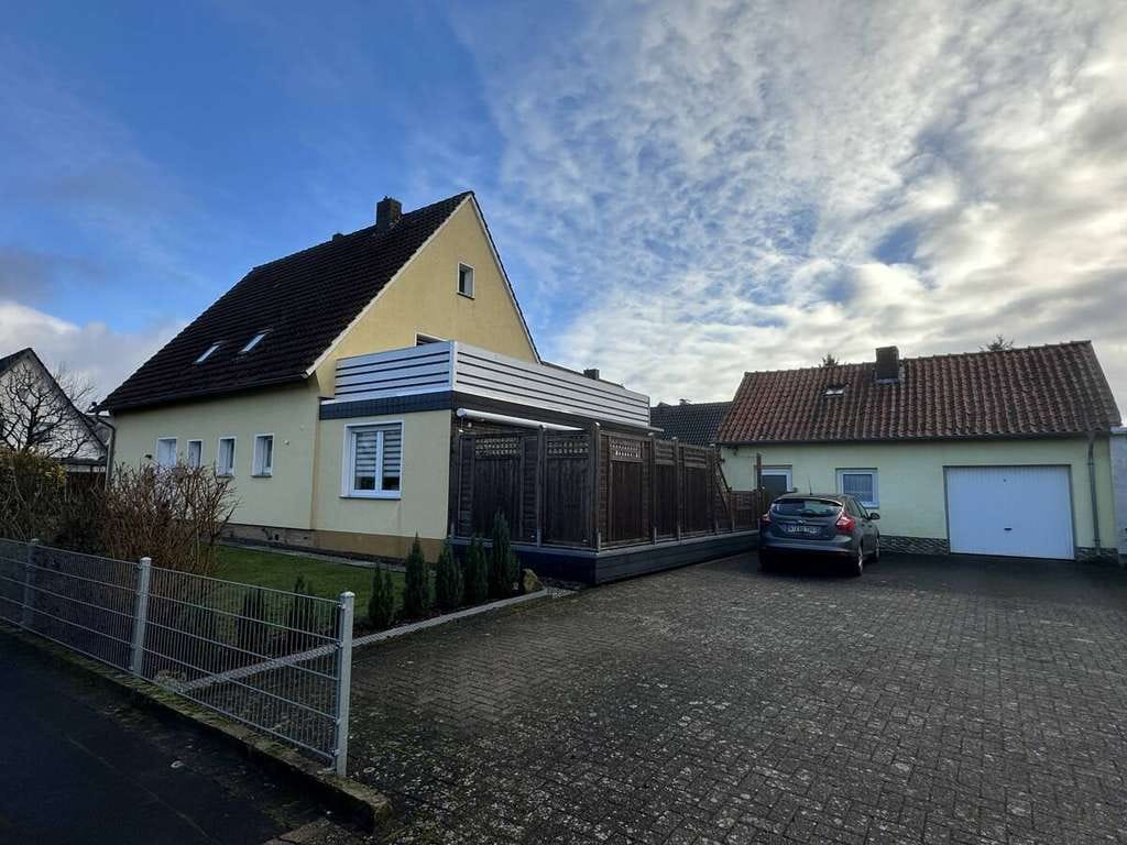 Immobilie in Borgholzhausen - Attraktives 2-Familienhaus mit Traumgrundstück und Garage in Borgholzhausen-Westbarthausen - Bild 2
