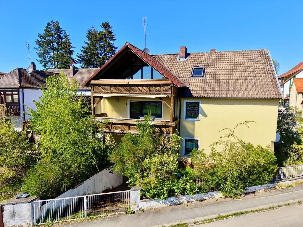 Immobilie in Lauf an der Pegnitz - Gepflegtes 3-Familienhaus in Lauf an der Pegnitz – Kapitalanlage mit Entwicklungspotenzial - Bild 0
