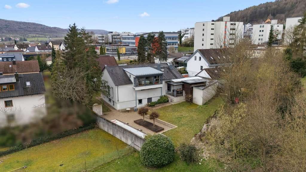 Immobilie in Ebermannstadt - Traumhafte Lage! Saniertes Einfamilienhaus mit ELW, Pool und einzigartigem Grundstück - Bild 3
