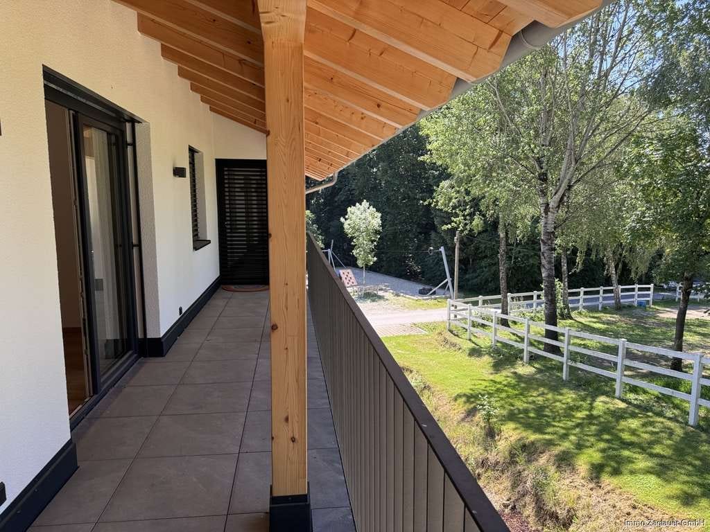 Immobilie in Auerbach - Einziehen statt bauen: A+ Traumhaus mit Einliegerwohnung & Waldblick in Auerbach - Bild 3