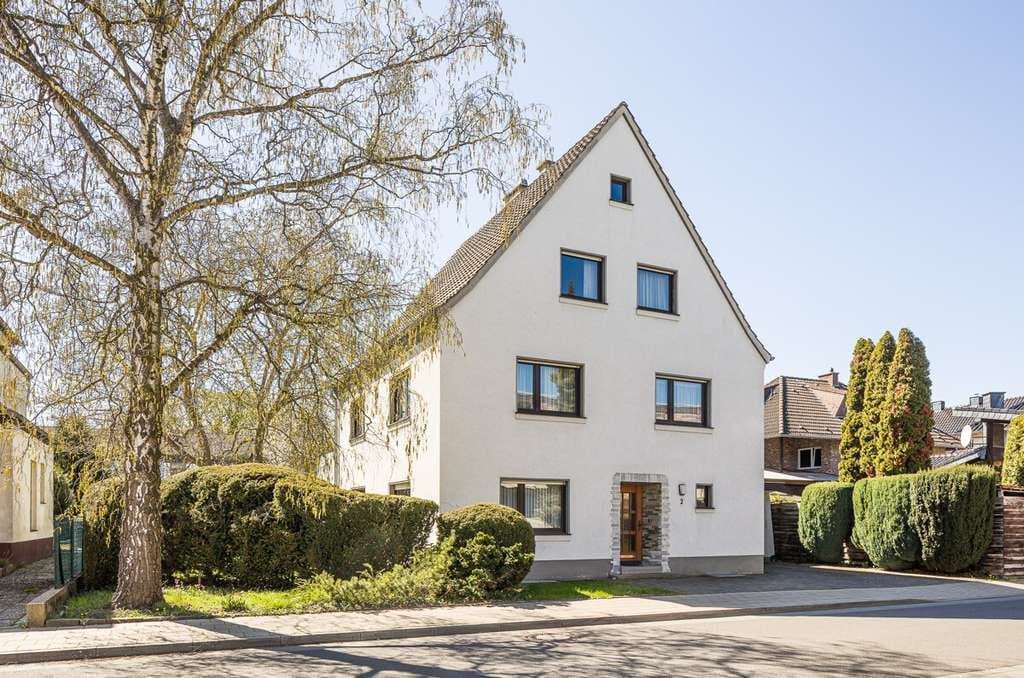 Immobilie in Kreuzau - Großzügiges Einfamilienhaus mit viel Potenzial in Kreuzau! - Bild 0