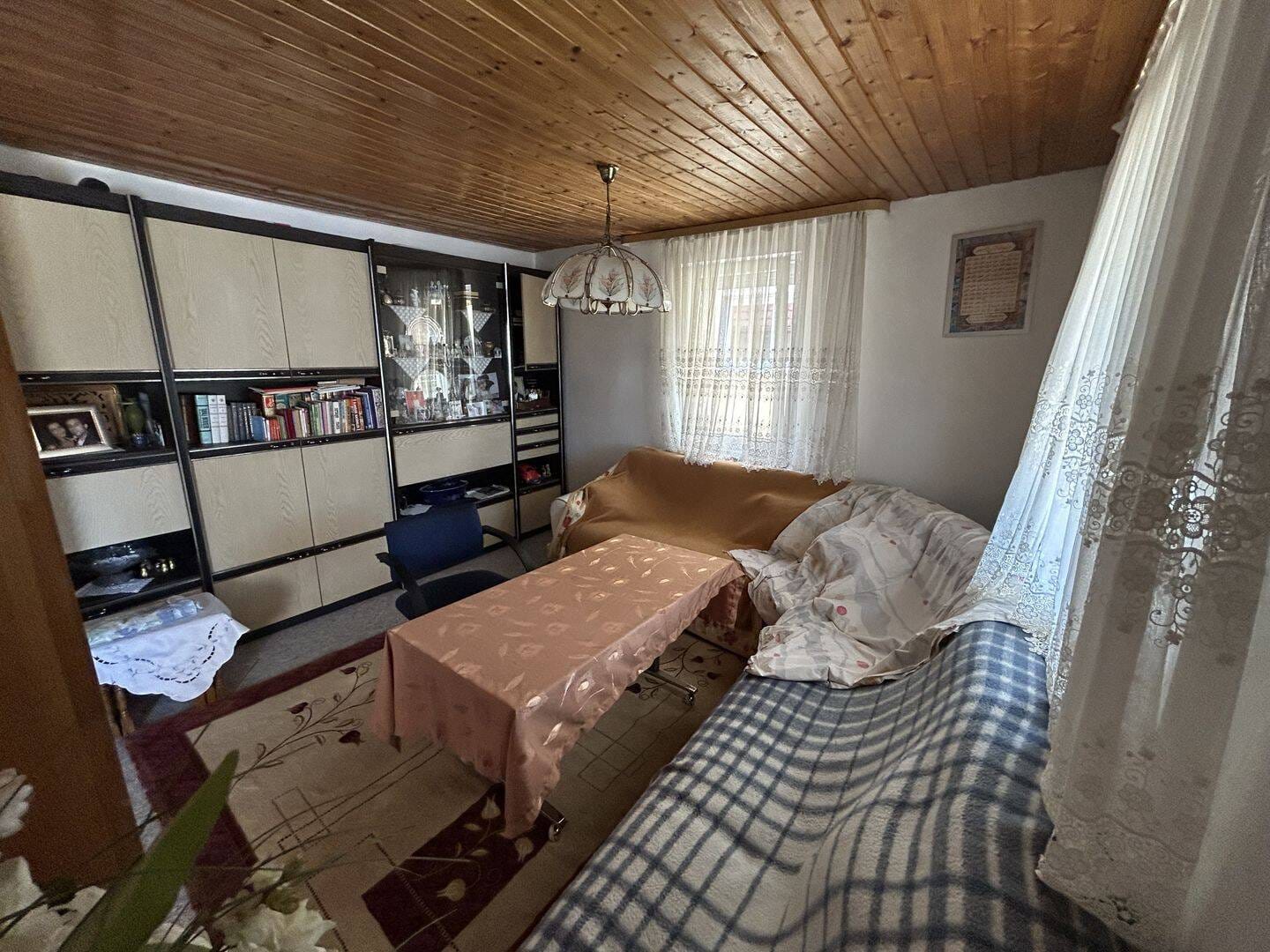 Immobilie in Rechberghausen - Zweifamilienhaus mit Entwicklungspotenzial im Ortskern von Birenbach - Bild 3